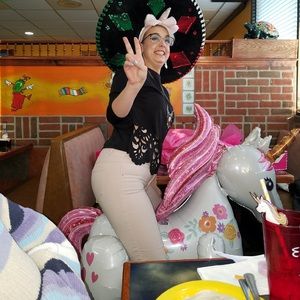 Meet your Posher, Hallie